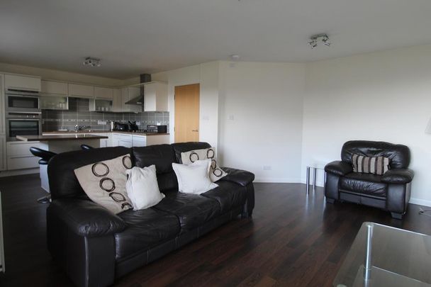 3 bedroom flat to rent - Photo 1