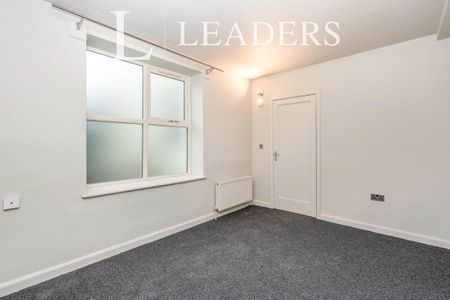 3 bedroom apartment to rent Titchfield Lane - Photo 2