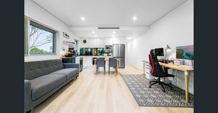 Bright and Stylish Two-Bedroom Apartment with Northeast Views in Gordon - Photo 3