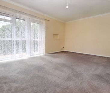 2 bed Flat for rent - Photo 2