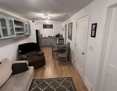 Recentl renovated 1 bed unit in quiet neighbourhood | Calgary - Photo 1