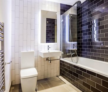 2 bedroom flat - Photo 1