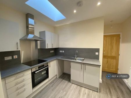 2 bedroom terraced house to rent - Photo 3