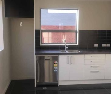 3x bedroom split level townhouse: - Photo 4