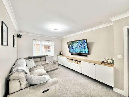 Stuart Close, Brentwood, CM15 - Photo 4