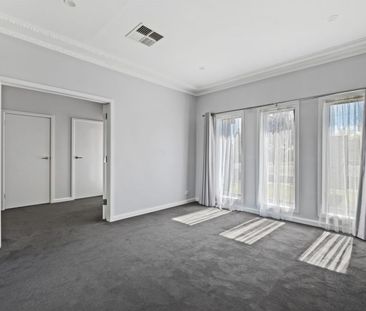 Stylish Family Living in the Heart of Kennington - Photo 2