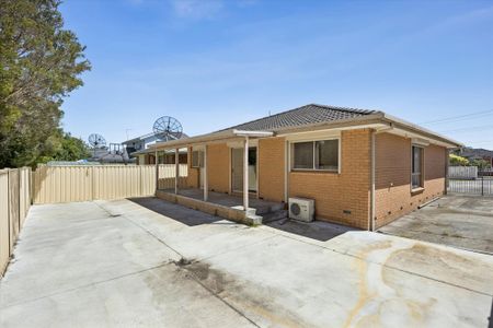 56 Cabinda Drive, Keysborough VIC 3173 - House For Rent | Domain - Photo 5