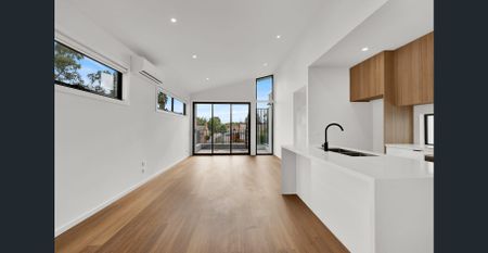 Near New Stylish Townhouse - Photo 2