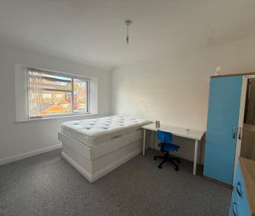 4 bedroom terraced house to rent - Photo 3