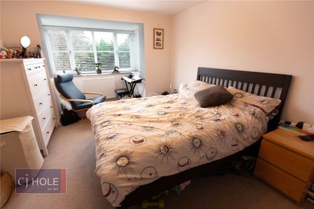 Downend Road, - Photo 3