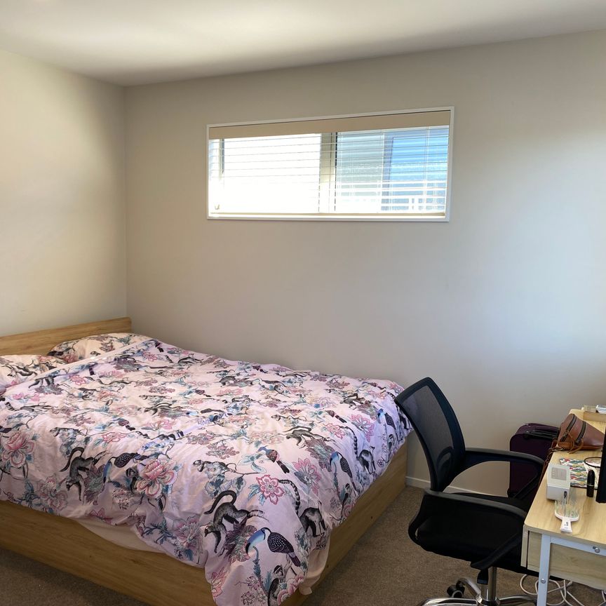 near new modern townhouse - Photo 1