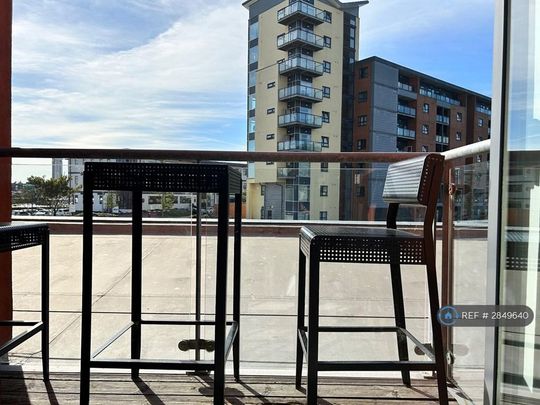 2 bedroom flat to rent - Photo 1