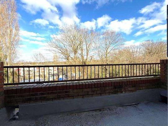 Amblecote Meadows, London, SE12 - Photo 1