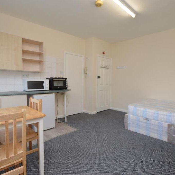 Studio to rent - Photo 1