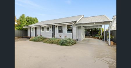 Private and stylish and perfectly positioned for convenient Woodend living. - Photo 2