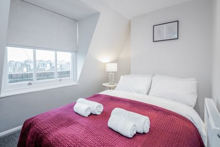 2 Bed Flat, Rushey Green, SE6 - Photo 4