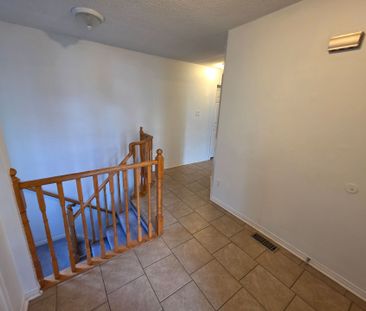 For Lease - 199 Livingstone Street, Barrie, Ontario - Photo 3