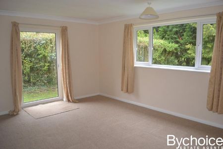 3 bedroom detached bungalow to rent - Photo 2