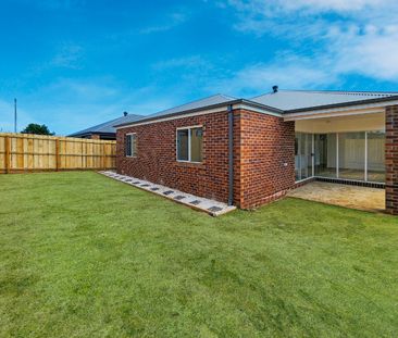 Modern Family Home in a Quiet Leopold Location! - Photo 5