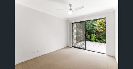 Suave Villa-Style Townhouse - Photo 3