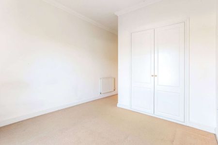 Lovely riverside apartment in a highly sought-after conservation area in the city - AVAILABLE NOW. - Photo 5