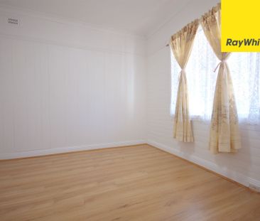 FULLY RENOVATED THREE BEDROOM FAMILY HOME - Photo 5