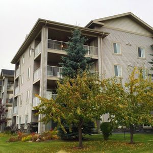 Stunning 2 Bed, 2 Bath Condo in Lancaster - 4th Floor In-Suite Laundry - Photo 3