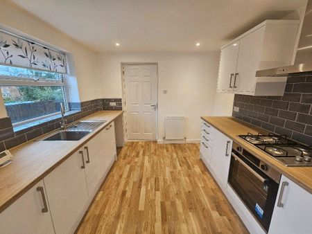 3 bedroom terraced house to rent - Photo 3