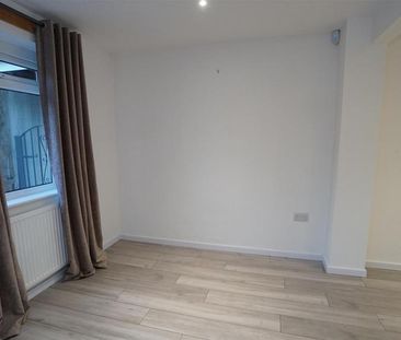 2 bedroom semi-detached bungalow to rent - Photo 4