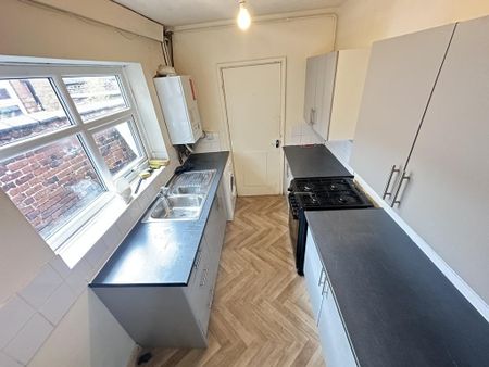 2 bedroom terraced house to rent - Photo 2