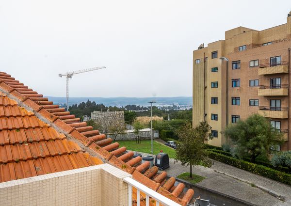 2+1 Bedroom Apartment in Canidelo (Remodeled)