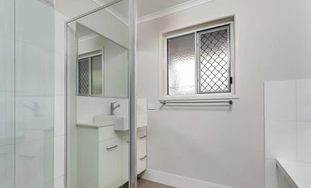 Petrie - Photo 3