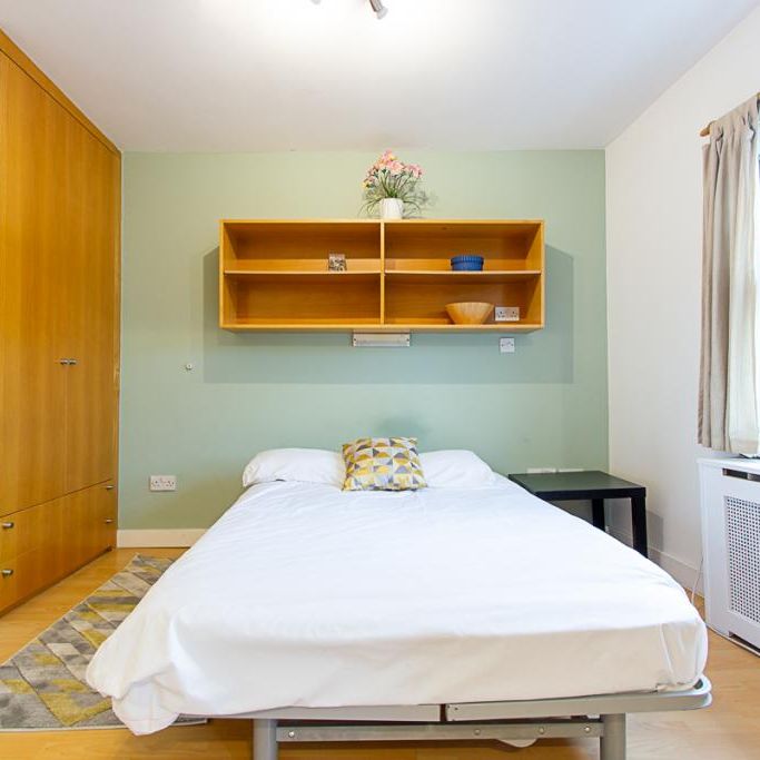 Flat 21a West Cromwell Road, Earls Court SW5 9QL - Photo 1