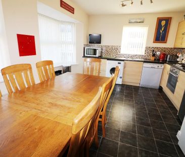 4 bedroom semi-detached house to rent - Photo 4