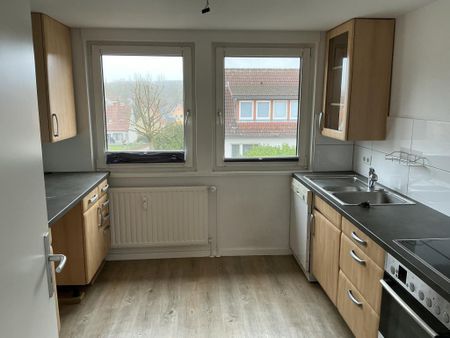 Schöne 4-Zimmer-Wohnung in Zeven mit Laminatboden und Tageslichtbad - ab sofort verfügbar - Photo 3