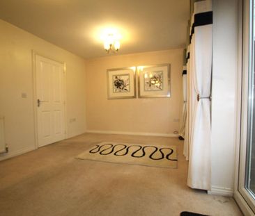 4 bedroom semi-detached house to rent - Photo 4