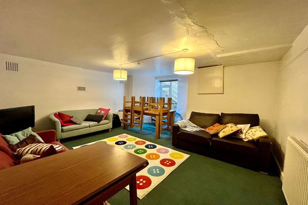 6 bedroom end of terrace house to rent - Photo 1