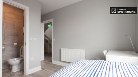 Cosy room in 9-bedroom house in Stoneybatter, Dublin - Photo 2