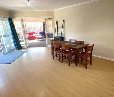 Spacious home with pool! - Photo 2