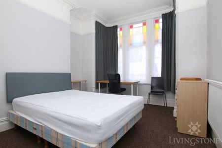 4 bedroom terraced house to rent - Photo 5