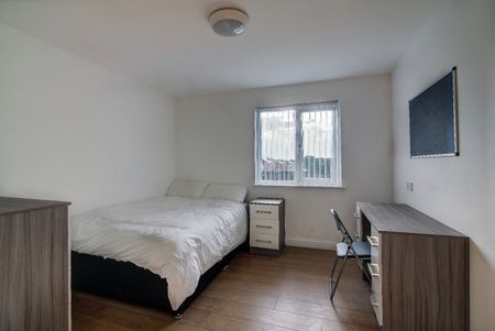 7 Bed Flat, Stonemasons Close, L7 - Photo 3