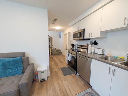 Beautiful 2-Bedroom Apartment in Niagara Falls! - Photo 3