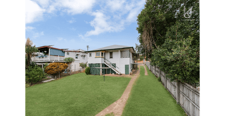 Comfortable & Charming Moorooka Home with Large Backyard - Photo 4