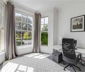 Parkland Gardens, SW19 - Photo 1