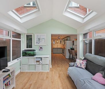 3 bedroom end of terrace house to rent - Photo 1