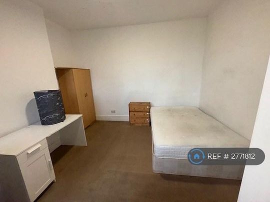 3 bedroom flat to rent - Photo 1