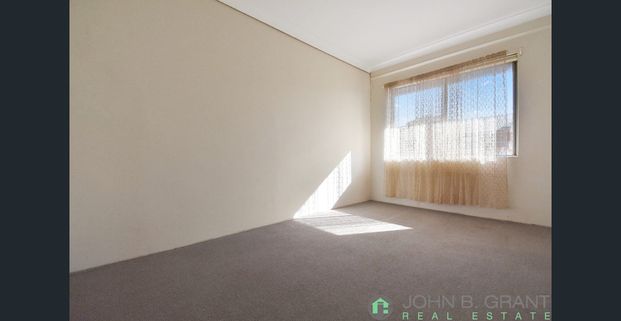 LOCATION, LOCATION! - Photo 1