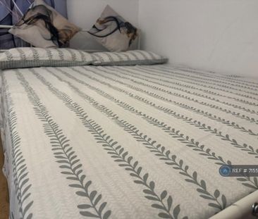 1 bedroom in a flat share to rent - Photo 3