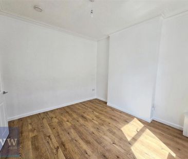 2 bedroom end of terrace house to rent - Photo 2