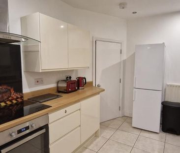 1 bedroom in a house share to rent - Photo 6